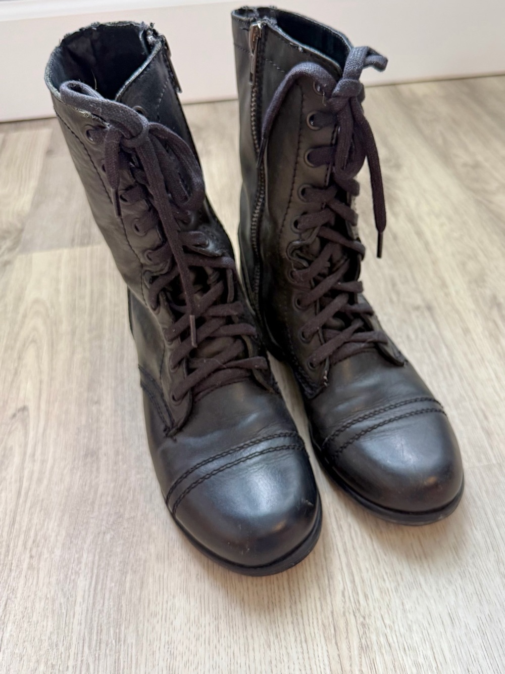 Steve Madden - Black Lace-Up Combat Ankle Boots with Zipper - size 6.5